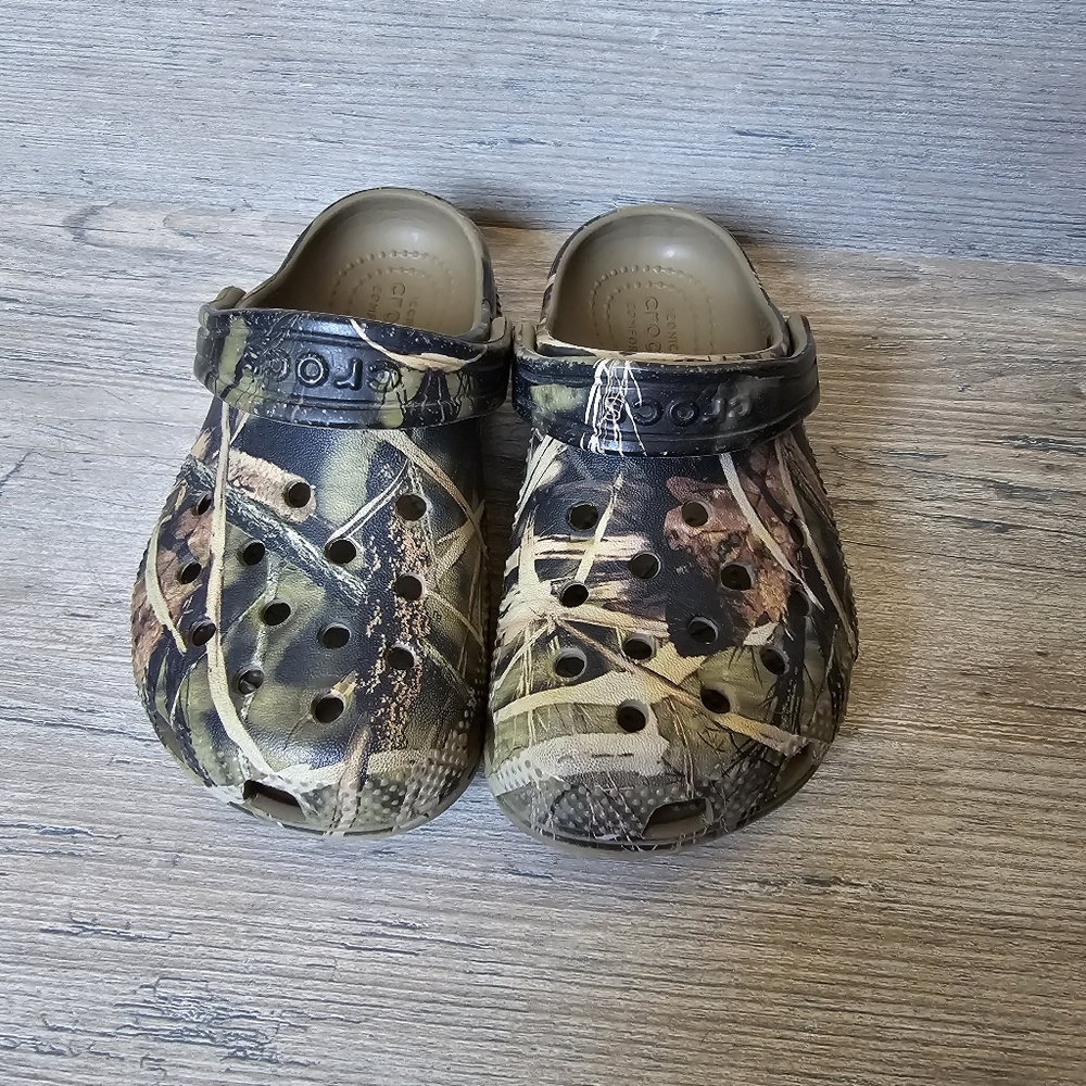 Camo Toddler Crocs Size 10
